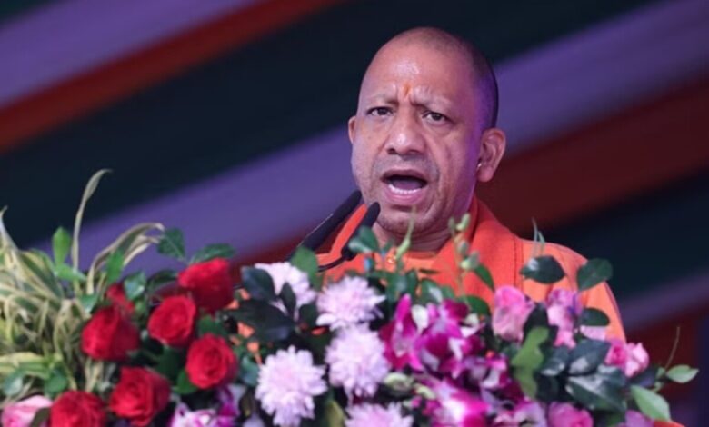 CM Yogi का एलान: UP के आठ जिलों में स्थापित होंगे कम्प्रेस्ड गैस संयंत्र, पराली जलाने की होगी व्यवस्था